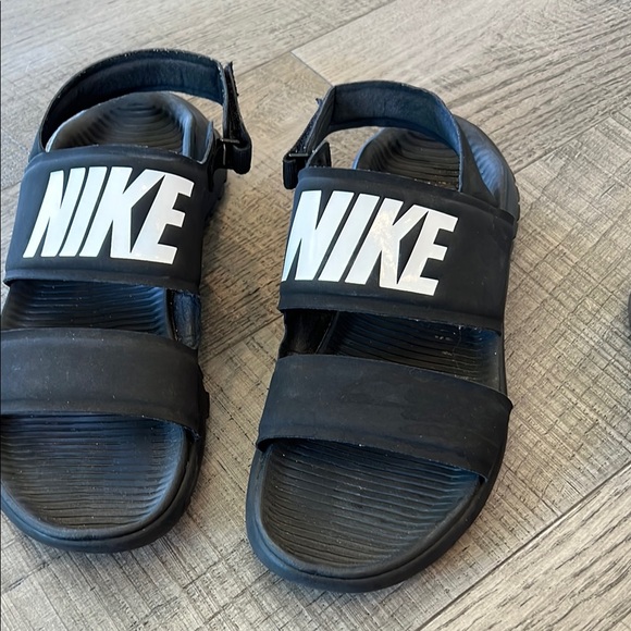 Nike Shoes - Nike Open Toe women size 9 Black Sport Sandals with Adjustable Straps